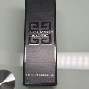 Givenchy Le Soin Noir Essence in Black and Silver